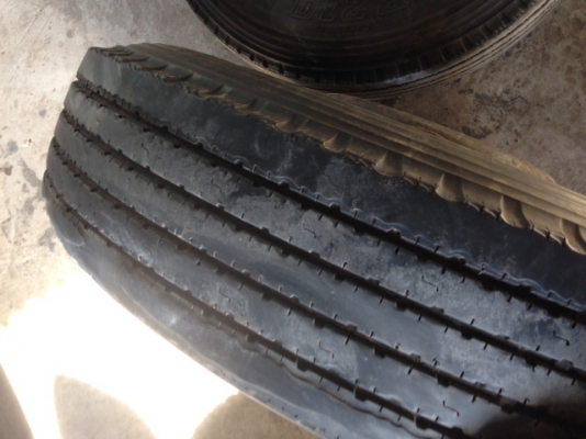 ยาง8.25-16เรเดียล + กระทะ สภาพดีถอดเพื่อเปลี่ยนเป็นแบบไม่มียางใน ยาง8.25-16เรเดียล + กระทะ สภาพดีถอดเพื่อเปลี่ยนเป็นแบบไม่มียางใน