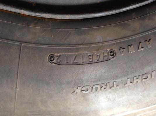 ยาง8.25-16เรเดียล + กระทะ สภาพดีถอดเพื่อเปลี่ยนเป็นแบบไม่มียางใน ยาง8.25-16เรเดียล + กระทะ สภาพดีถอดเพื่อเปลี่ยนเป็นแบบไม่มียางใน