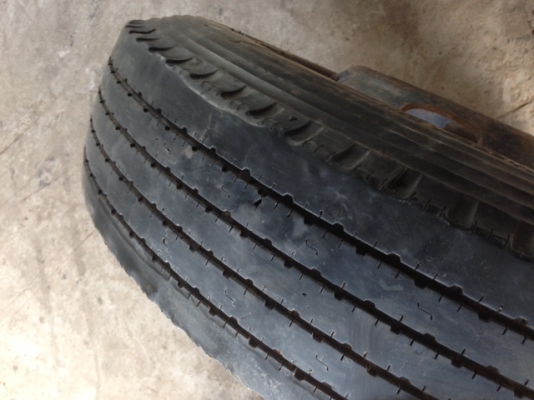 ยาง8.25-16เรเดียล + กระทะ สภาพดีถอดเพื่อเปลี่ยนเป็นแบบไม่มียางใน ยาง8.25-16เรเดียล + กระทะ สภาพดีถอดเพื่อเปลี่ยนเป็นแบบไม่มียางใน