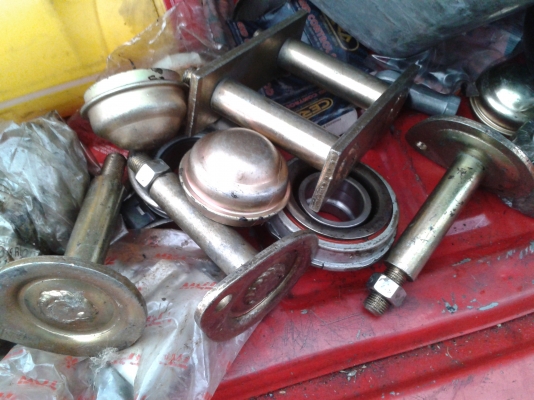 สลักแหนบ นิสสัน