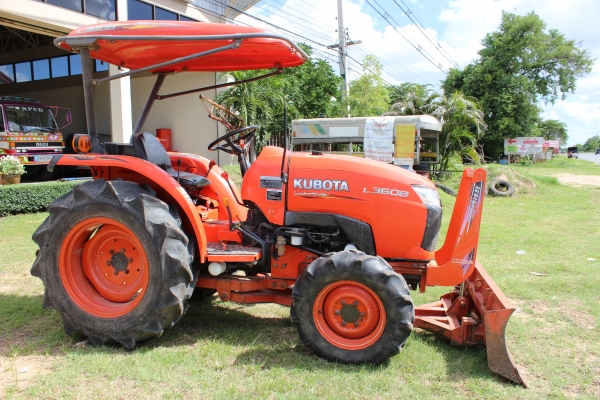 ขายรถไถ KUBOTA L3608 พร้อมดันหน้าและพรานหลัง รถไร่สภาพเดิมๆไม่ได้ทำสีใหม่ พร้อมใช้งาน