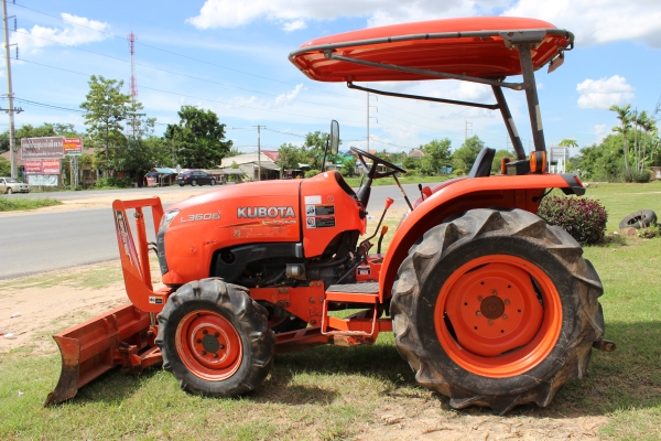 ขายรถไถ KUBOTA L3608 พร้อมดันหน้าและพรานหลัง รถไร่สภาพเดิมๆไม่ได้ทำสีใหม่ พร้อมใช้งาน