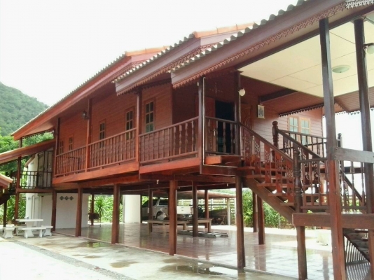 **** ขายบ้านพร้อมที่ดิน 1 ไร่ ****