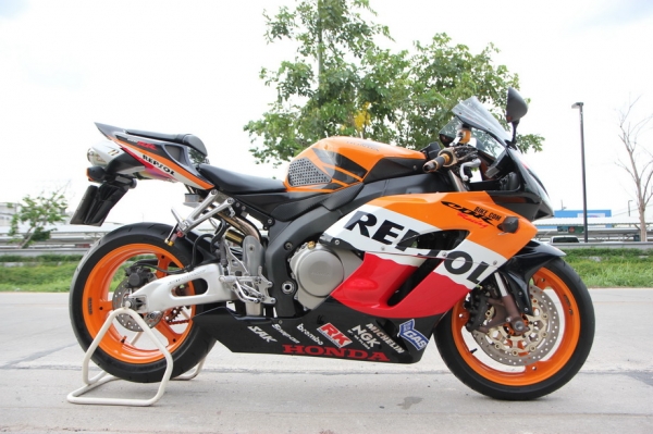 ขาย HONDA CBR1000RR ปี2005 สเป็คอเมกา ทะเบียนแท้ๆๆ พร้อมโอนทั่วประเทศ