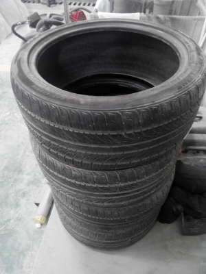 ขายยาง 245-40-19 สภาพ 80 \% 3 เส้น