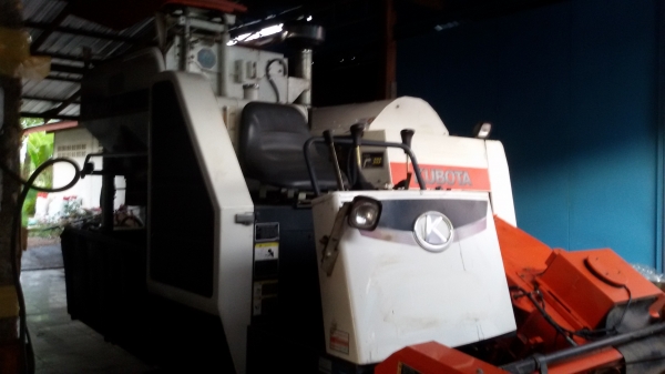 ขายรถเกี่ยว kubota dc60 plus พร้อมเล่มทะเบียนครับ ขายรถเกี่ยว kubota dc60 plus พร้อมเล่มทะเบียนครับ