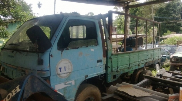 6ล้อรั้ว100แรงISUZU NKR57E รถจอด(ใช้งานได้ปกติ) เครื่องสวย คัสซีสวย...เล่มพร้อม...