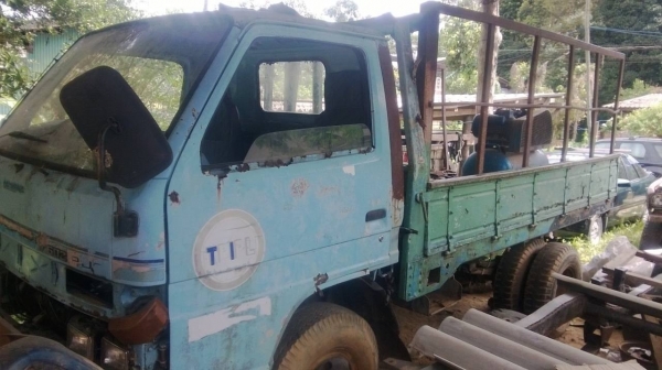 6ล้อรั้ว100แรงISUZU NKR57E รถจอด(ใช้งานได้ปกติ) เครื่องสวย คัสซีสวย...เล่มพร้อม...