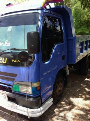 (ขายแล้วค่ะ คุณสํารวย)หกล้อดั้มอีซูสุ 3 คิว  88  แรงม้า  (รถห้างแท้ เดิม ๆ ทั้งคัน )   จดทะเบียน ปี 47   พร้อมใช้งาน   เล่มพร้อม..