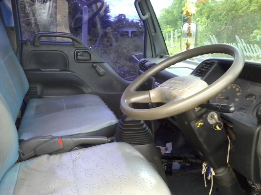 (ขายแล้วค่ะ คุณสํารวย)หกล้อดั้มอีซูสุ 3 คิว  88  แรงม้า  (รถห้างแท้ เดิม ๆ ทั้งคัน )   จดทะเบียน ปี 47   พร้อมใช้งาน   เล่มพร้อม..