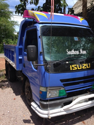 (ขายแล้วค่ะ คุณสํารวย)หกล้อดั้มอีซูสุ 3 คิว  88  แรงม้า  (รถห้างแท้ เดิม ๆ ทั้งคัน )   จดทะเบียน ปี 47   พร้อมใช้งาน   เล่มพร้อม..