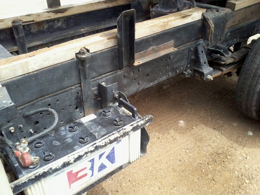 (ขายแล้วค่ะ คุณสํารวย)หกล้อดั้มอีซูสุ 3 คิว  88  แรงม้า  (รถห้างแท้ เดิม ๆ ทั้งคัน )   จดทะเบียน ปี 47   พร้อมใช้งาน   เล่มพร้อม..