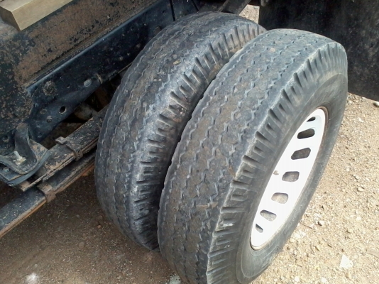 (ขายแล้วค่ะ คุณสํารวย)หกล้อดั้มอีซูสุ 3 คิว  88  แรงม้า  (รถห้างแท้ เดิม ๆ ทั้งคัน )   จดทะเบียน ปี 47   พร้อมใช้งาน   เล่มพร้อม..