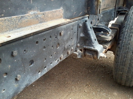 (ขายแล้วค่ะ คุณสํารวย)หกล้อดั้มอีซูสุ 3 คิว  88  แรงม้า  (รถห้างแท้ เดิม ๆ ทั้งคัน )   จดทะเบียน ปี 47   พร้อมใช้งาน   เล่มพร้อม..