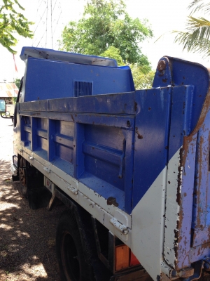 (ขายแล้วค่ะ คุณสํารวย)หกล้อดั้มอีซูสุ 3 คิว  88  แรงม้า  (รถห้างแท้ เดิม ๆ ทั้งคัน )   จดทะเบียน ปี 47   พร้อมใช้งาน   เล่มพร้อม..