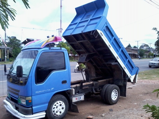 (ขายแล้วค่ะ คุณสํารวย)หกล้อดั้มอีซูสุ 3 คิว  88  แรงม้า  (รถห้างแท้ เดิม ๆ ทั้งคัน )   จดทะเบียน ปี 47   พร้อมใช้งาน   เล่มพร้อม..