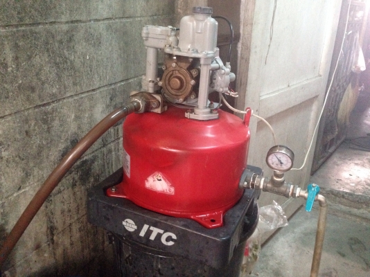 ชายปั้มน้ำอัตโนมัติ ITC(Hitachi) 150 W สภาพสวย ตรวจเช็คแรงดันเรียบร้อยไม่มีรั่วซึม พร้อมใช้งาน