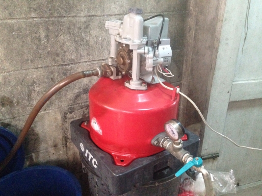 ชายปั้มน้ำอัตโนมัติ ITC(Hitachi) 150 W สภาพสวย ตรวจเช็คแรงดันเรียบร้อยไม่มีรั่วซึม พร้อมใช้งาน