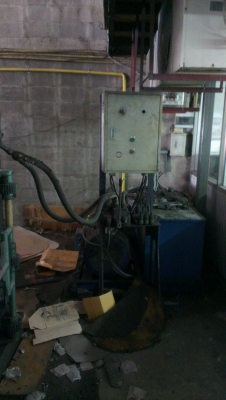 Sell> แท่นอัดไฮดรอลิคกระบอกคู่ อัดเสื้อผ้าส่งนอก เจ้าของเดิมต่อมาใหม่ เกือบล้านครับ ใช้อัดเสื้อผ้า ส่งออกนอกครับผม