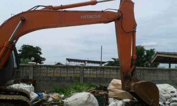 ขายดาวน์ HITACHI ZX200-1สภาพสวยพร้อมใช้ ติดต่อได้ที่คุณ อ๊อฟ พิจิตร 086-737-9991