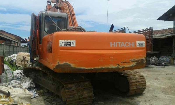 ขายดาวน์ HITACHI ZX200-1สภาพสวยพร้อมใช้ ติดต่อได้ที่คุณ อ๊อฟ พิจิตร 086-737-9991