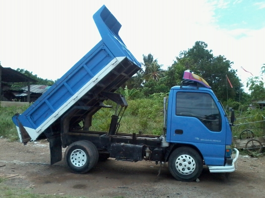 (ขายแล้วค่ะ คุณสำรวย) หกล้อดั้มอีซูสุ 3 คิว  88  แรงม้า เล่มพร้อ