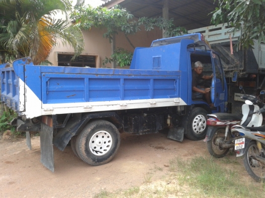 (ขายแล้วค่ะ คุณสำรวย) หกล้อดั้มอีซูสุ 3 คิว  88  แรงม้า เล่มพร้อ