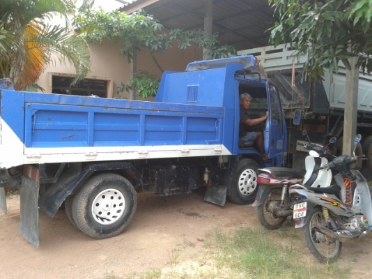 (ขายแล้วค่ะ คุณสำรวย) หกล้อดั้มอีซูสุ 3 คิว  88  แรงม้า เล่มพร้อ