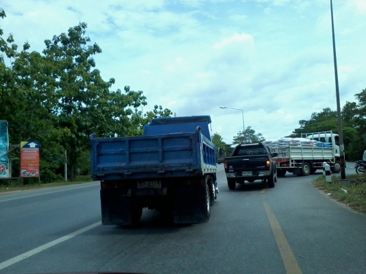 (ขายแล้วค่ะ คุณสำรวย) หกล้อดั้มอีซูสุ 3 คิว  88  แรงม้า เล่มพร้อ