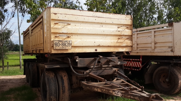 ขายด่วนลูกพ่วงดั้มสามเพลาสามิตรรอนเฉียงสภาพช่วงล่างคัชซีสวยสุดๆราคาโคตรถูกเลยโทร0843923995