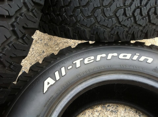 ขายยาง BF Goodrich All-terrain ขนาด 265 70 r16 ดอก1เซนต์