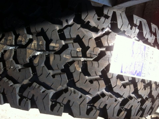 ยางใหม่ BF Goodrich All-terrain ขนาด 285 75 r16 เส้นละ 8500บาท