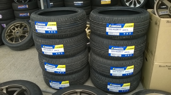 ขายยางใหม่ 205 45 17 เส้นละ1900