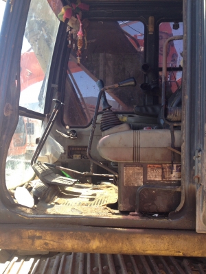 ขายด่วน KOMATSU PC200-6ตามสภาพค่ะ ขายด่วน KOMATSU PC200-6ตามสภาพค่ะ