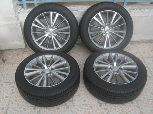 ขายล้อแม็กป้ายแดง new altis 16" 5รู100 พร้อมยางปี14  สนใจติดต่อเล็กคลองสามครับ 081-3747940