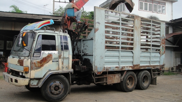 10ล้อ JCM หัว ROCKY พร้อมเฮี๊ยบ3ตัน สวยพร้อมใช้ ราคาถูก