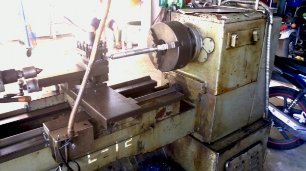 เครื่องกลึง 5 ฟุต 3 เพลา เกียร์บล็อก รุ่นหนัก ฐานเหล็กหล่อ สภาพสวย พร้อมใช้งาน 115,000  ด่วน !!!!
