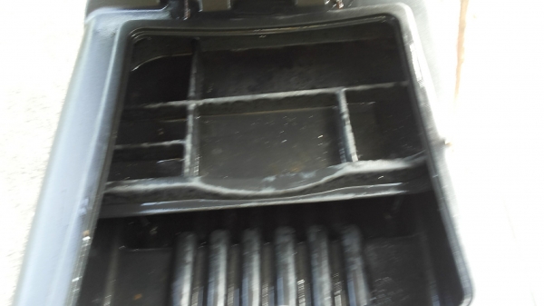 กล่องใส่ของหลังรถ ไม่ทราบรุ่นสถาพดี ใครสนใจผมอยุ่หลังเซ็นทรัลพระราม2 โทร 081-7456-282***094-482-2294  โรจน์