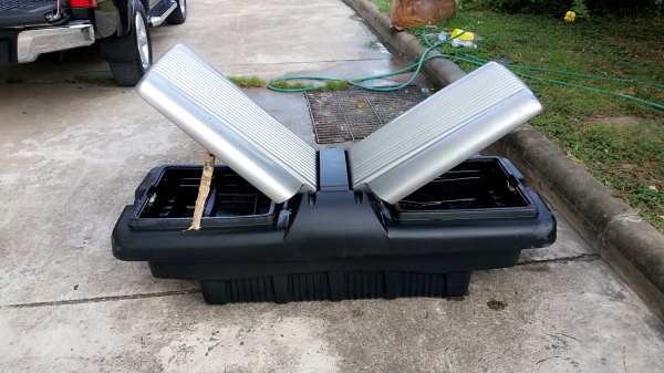 กล่องใส่ของหลังรถ ไม่ทราบรุ่นสถาพดี ใครสนใจผมอยุ่หลังเซ็นทรัลพระราม2 โทร 081-7456-282***094-482-2294  โรจน์