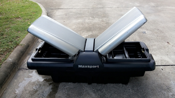 กล่องใส่ของหลังรถ ไม่ทราบรุ่นสถาพดี ใครสนใจผมอยุ่หลังเซ็นทรัลพระราม2 โทร 081-7456-282***094-482-2294  โรจน์