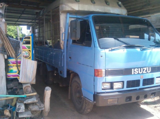 ขายด่วน อีชุชุ 4 ล้อกลาง  เกียร์สั้น NKR  88  แรงม้า สวยๆๆ เดิมรถเบียรช้างแค่อาบน้ำมา