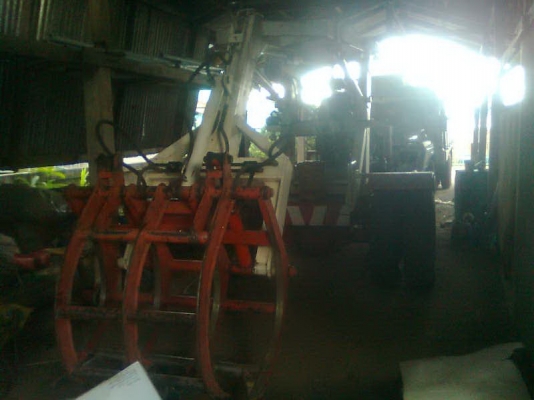 ขายรถคีบอ้อยหกล้อ คีบหลัง