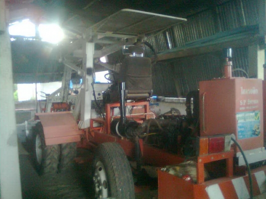 ขายรถคีบอ้อยหกล้อ คีบหลัง