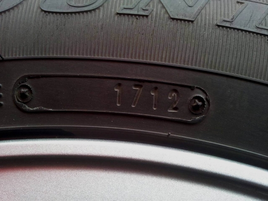 ล้อแม็คเดิมวีโก้แช้มป์ สีแบรคโคม ขอบ 16 พร้อมยาง ปี12