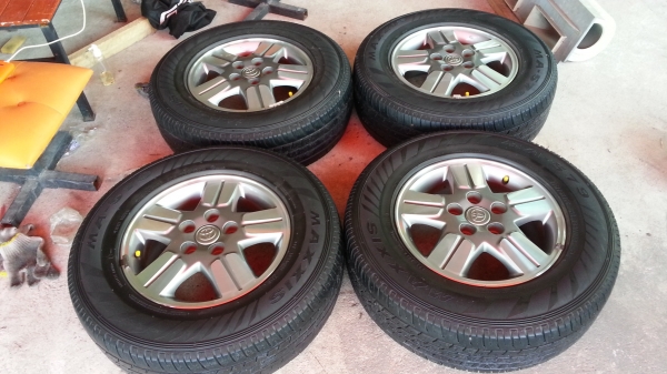 ล้อแม็คเดิมวีโก้ขอบ 15 พร้อมยาง