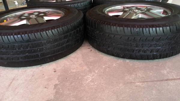 ล้อแม็คเดิมวีโก้ขอบ 15 พร้อมยาง