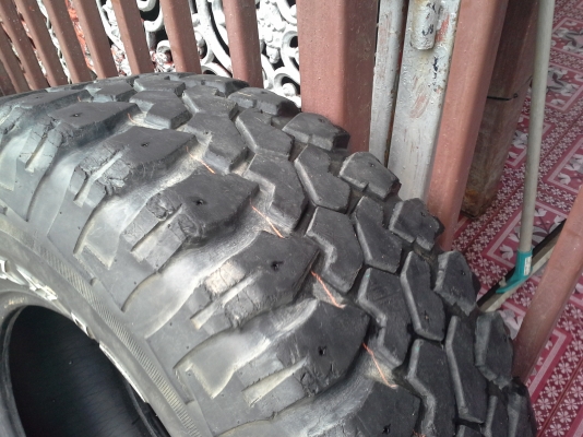ยางMaxxis Bighorn31x10.50r15 ปี08ชุดเดียวกันทั้ว4เส้นไม่บวมไม่บั้ง