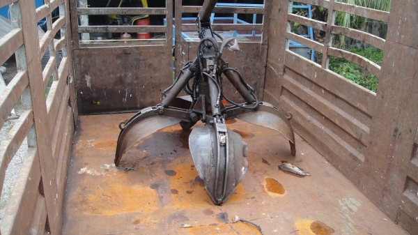 เฮี๊ยบคีบเหล็ก3ตัน สภาพพร้อมใช้ ราคาถูก