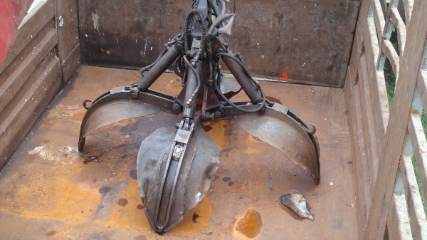 เฮี๊ยบคีบเหล็ก3ตัน สภาพพร้อมใช้ ราคาถูก