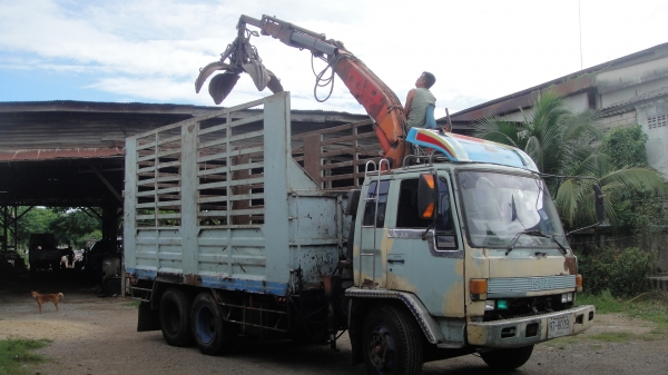 เฮี๊ยบคีบเหล็ก3ตัน สภาพพร้อมใช้ ราคาถูก